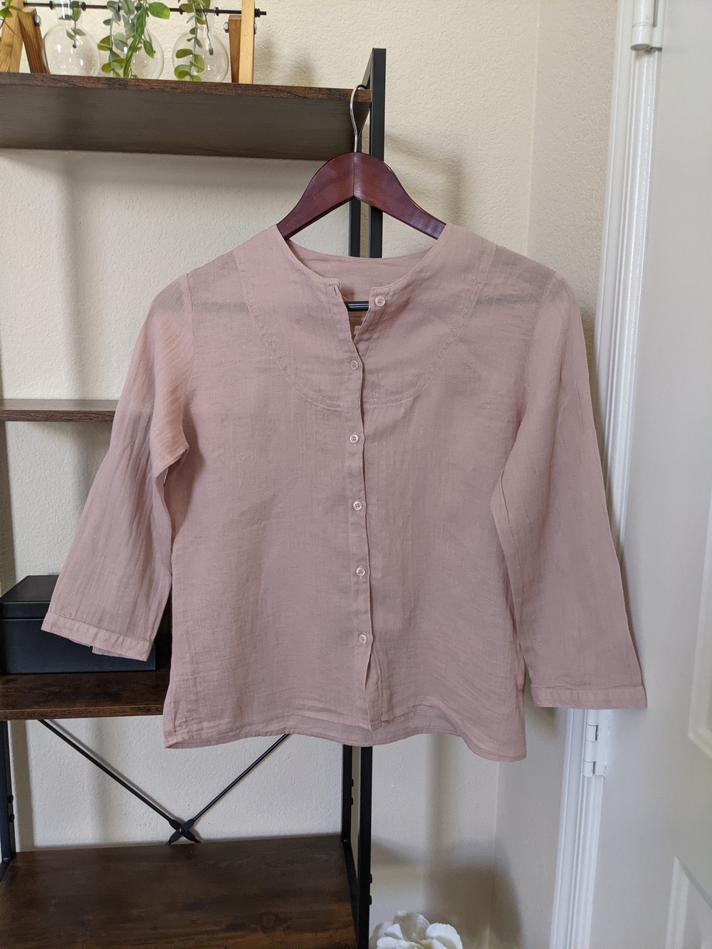 Women's S Pink Beige Button-Front 3/4 Sleeve 100% Cotton Gauze Bib Front Shirt